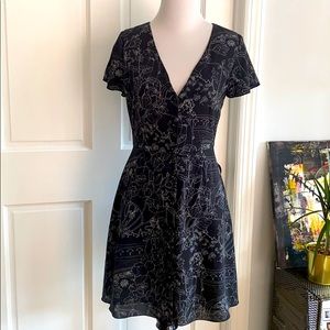 Aritzia Beautiful abstract floral pattern dress!